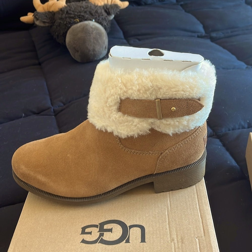 UGG boots, women’s, bodie fur belted, original and new,